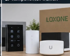 Smart-Home-Bedienelemente und Komponenten auf einem Tisch